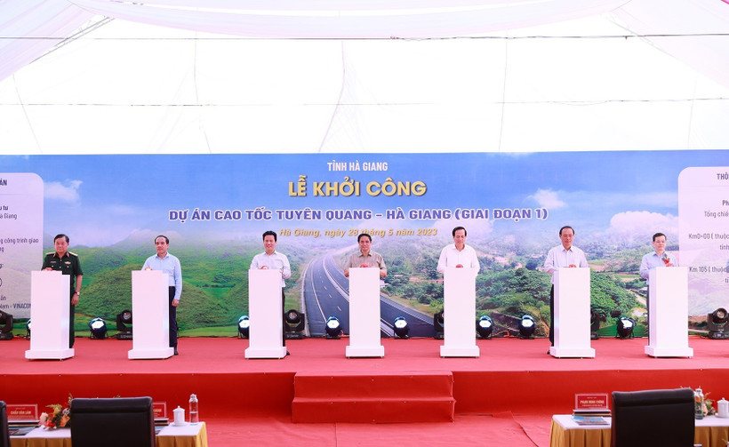 Thủ tướng Phạm Minh Chính dự Lễ khởi công đường bộ cao tốc Tuyên Quang – Hà Giang