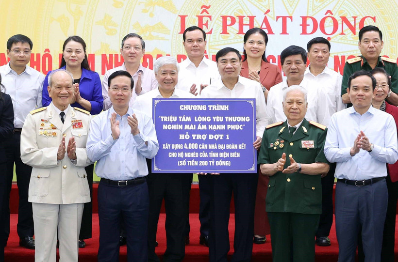 Chủ tịch nước dự Lễ phát động ủng hộ làm nhà đại đoàn kết cho hộ nghèo của tỉnh Điện Biên