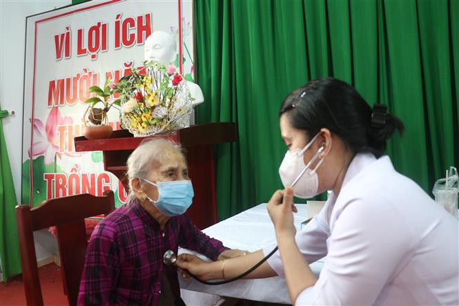Bến Tre: Khám bệnh, cấp phát thuốc miễn phí cho hơn 300 người nghèo