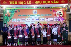Ấm áp chương trình 'Biên cương - Đêm hội trăng rằm' Việt Nam - Lào
