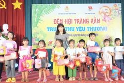 Trung thu yêu thương đến với thiếu nhi khắp mọi miền