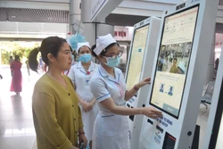 Kiện toàn bộ máy, nâng cao chất lượng chăm sóc sức khỏe nhân dân