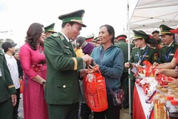 Mang Tết sớm đến vùng biên Hà Tĩnh