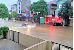 Thái Nguyên: Mưa lớn khiến nhiều tuyến đường ngập sâu trong nước