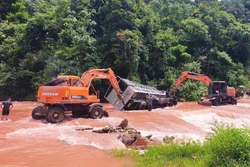 Mưa to, lũ lớn gây nhiều thiệt hại tại vùng núi phía Tây Nghệ An