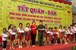 Ấm áp không khí Tết quân dân trong vùng đồng bào thiểu số