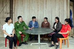 Mô hình phối hợp giúp học sinh vùng biên 'vững bước đến trường'