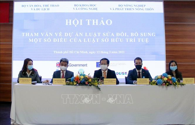 Các đại biểu chủ trì Hội thảo. Ảnh: Tiến Lực - TTXVN Đưa sở hữu trí tuệ trở thành động lực của kinh tế tri thức và đổi mới sáng tạo ảnh 4