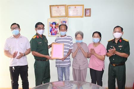 Quân khu 7 tích cực triển khai các chương trình dân vận ở vùng đồng bào dân tộc, tôn giáo ảnh 1