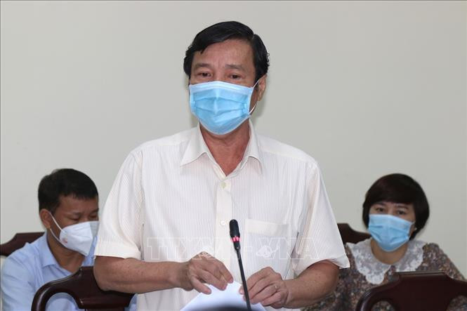 Ông Nguyễn Hữu Hưng, Phó Giám đốc Sở Y tế TP. Hồ Chí Minh phát biểu tại buổi làm việc. Ảnh: Xuân Tình - TTXVN Dịch COVID-19: Nới lỏng việc giãn cách xã hội tại quận Gò Vấp, Thành phố Hồ Chí Minh ảnh 1