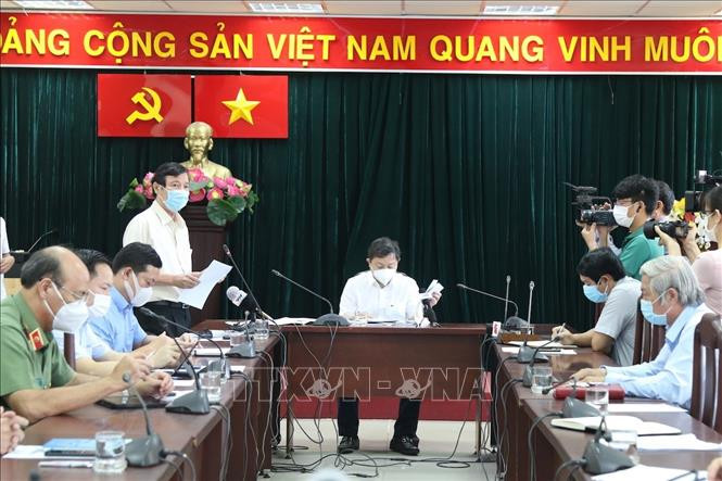 Quang cảnh buổi làm việc. Ảnh: Xuân Tình - TTXVN Dịch COVID-19: Nới lỏng việc giãn cách xã hội tại quận Gò Vấp, Thành phố Hồ Chí Minh ảnh 2