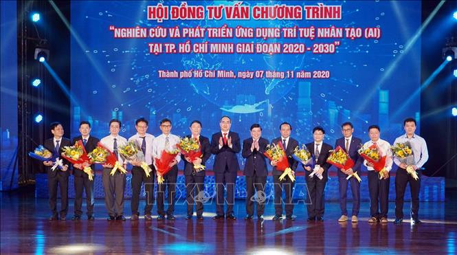 UBND Thành phố ra mắt Hội đồng tư vấn Chương trình “Nghiên cứu và phát triển ứng dụng trí tuệ nhân tạo (AI) tại Thành phố Hồ Chí Minh giai đoạn 2020 – 2030”. Ảnh: Thu Hoài - TTXVN Thành phố Hồ Chí minh: Đẩy nhanh số hóa dữ liệu các lĩnh vực ảnh 5