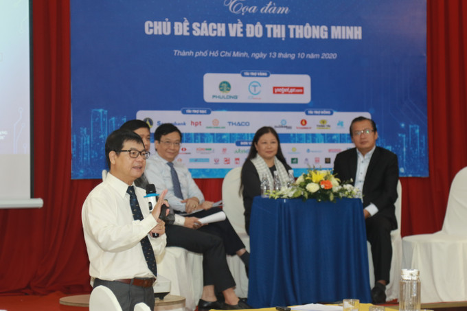 Quang cảnh buổi tọa đàm. Ảnh: Quang Châu - TTXVN Sách đồng hành cùng quá trình xây dựng đô thị thông minh ảnh 1