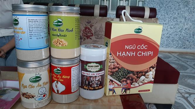 Sản phẩm OCOP 3 sao bột ngũ cốc dinh dưỡng Hạnh Chi Pi của hộ kinh doanh Phạm Thị Hạnh ở thôn 4, xã Nam Yang, huyện Đăk Đoa, tỉnh Gia Lai. Ảnh: Hoài Nam - TTXVN Nâng cao chất lượng sản phẩm đặc trưng Tây Nguyên ảnh 3