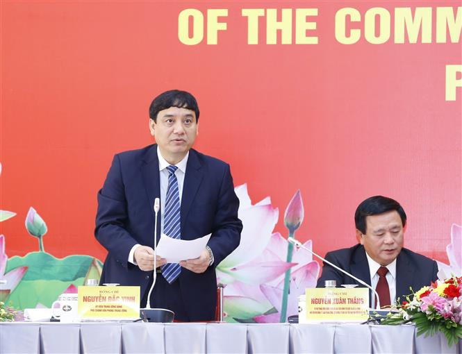 Đồng chí Nguyễn Đắc Vinh, Ủy viên Trung ương Đảng, Phó Chánh Văn phòng Trung ương Đảng phát biểu tại buổi họp báo. Ảnh: Doãn Tấn - TTXVN 1.587 đại biểu về dự Đại hội XIII của Đảng, đông nhất trong 13 kỳ Đại hội Đảng toàn quốc ảnh 2