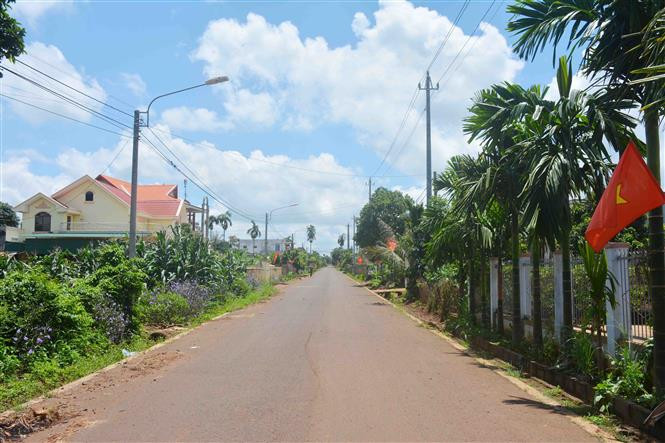 Diện mạo nông thôn mới trên vùng căn cứ cách mạng Kiên Cường. Ảnh: Hoài Thu - TTXVN Kiên Cường - xứng danh vùng đất anh hùng ảnh 6
