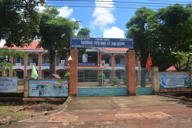 Nhà nước quan tâm đầu tư phân hiệu Trường tiểu học Lê Đại Hành tại thôn để thuận tiện cho con em đi học. Ảnh: Hoài Thu - TTXVN Kiên Cường - xứng danh vùng đất anh hùng ảnh 5
