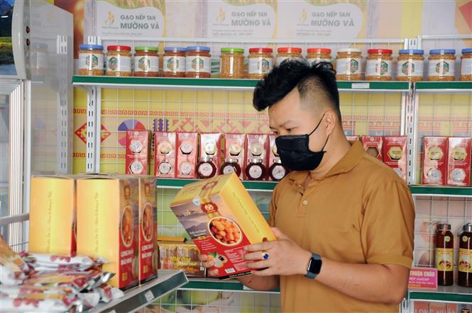 Sản phẩm long nhãn Bảo Minh. Ảnh: Quang Quyết - TTXVN Khẳng định thương hiệu nhãn Sông Mã ảnh 3