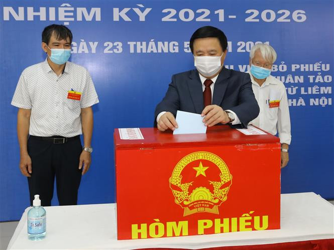 Nhiều đồng chí lãnh đạo Đảng, Nhà nước bỏ phiếu bầu cử tại Thủ đô Hà Nội ảnh 2 Nhiều đồng chí lãnh đạo Đảng, Nhà nước bỏ phiếu bầu cử tại Thủ đô Hà Nội ảnh 2