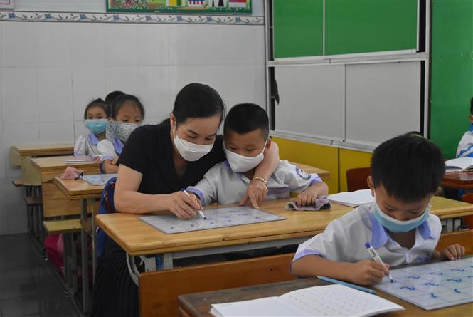 Giai đoạn 2015-2020, sự nghiệp giáo dục và đào tạo tỉnh Đắk Nông có bước phát triển mạnh, toàn diện cả về quy mô, số lượng và chất lượng. Ảnh: Nguyên Dung-TTXVN Đắk Nông nâng chất lượng dạy và học gắn với triển khai Chương trình sách giáo khoa giáo dục phổ thông mới ảnh 2