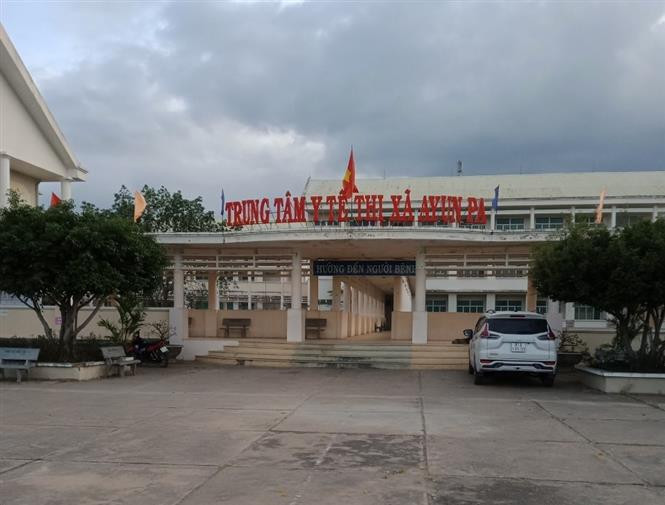 Trung tâm y tế thị xã Ayun Pa (Gia Lai) - khu cách ly những trường hợp nhiễm SARS-CoV-2. Ảnh: TTXVN phát Gia Lai có 5 trường hợp dương tính lần 1 với SARS-CoV-2 ảnh 1