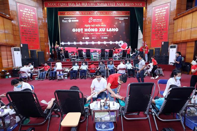 Quang cảnh Chương trình Hành trình đỏ tỉnh Lạng Sơn năm 2021. Ảnh: Anh Tuấn – TTXVN Xứ Lạng lan tỏa phòng trào hiến máu tình nguyện ảnh 2