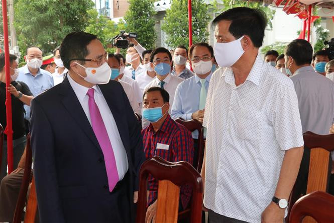 Thủ tướng Chính phủ Phạm Minh Chính gặp gỡ, tiếp xúc cử tri tại điểm bầu cử. Ảnh: Ngọc Thiện - TTXVN Thủ tướng Chính phủ Phạm Minh Chính tham gia bỏ phiếu bầu cử tại Cần Thơ ảnh 2