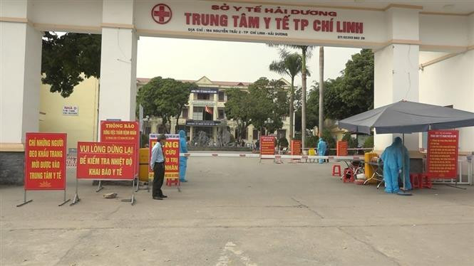 Bệnh viện dã chiến đầu tiên đặt tại Trung tâm y tế thành phố Chí Linh, tính đến trưa 30/1 đã tiếp nhận 120 bệnh nhân COVID-19. Ảnh: Mạnh Minh- TTXVN Dịch COVID-19: Tiếp tục ghi nhận thêm 28 ca mắc mới, gồm 1 ca nhập cảnh ảnh 1