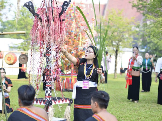 Tái hiện lễ cúng máng nước của đồng bào Ca Dong ảnh 4