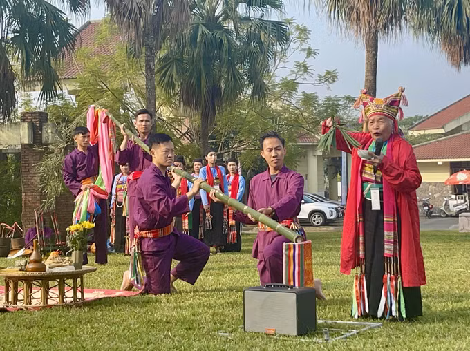 Ngày hội trình diễn cây nêu của đồng bào các dân tộc Việt Nam ảnh 1