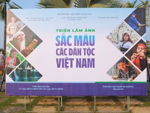 Khai mạc triển lãm ảnh "Sắc màu các dân tộc Việt Nam" ảnh 14