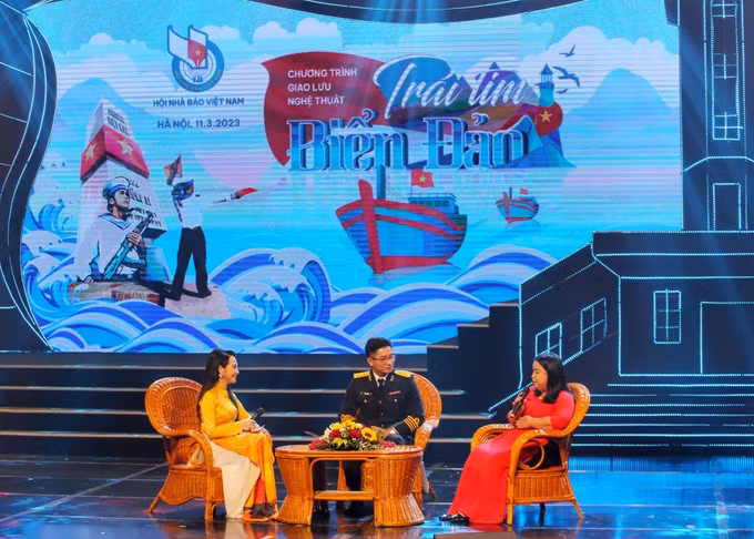 Xúc động Chương trình giao lưu nghệ thuật “Trái tim biển đảo” ảnh 2