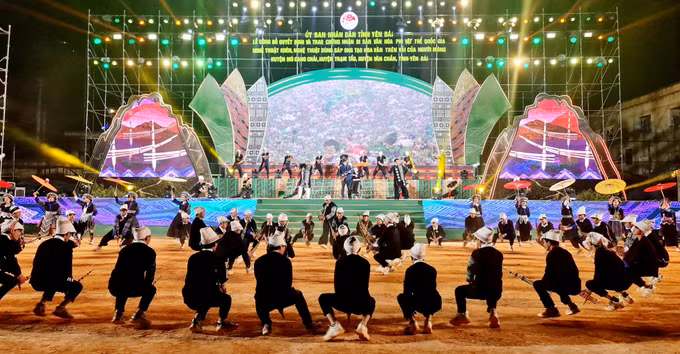 Nghệ thuật khèn và nghệ thuật dùng sáp ong tạo hoa văn trên vải của đồng bào Mông được công nhận là Di sản văn hóa Phi vật thể quốc gia ảnh 4