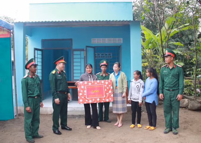 Mái ấm tình quân dân ảnh 2