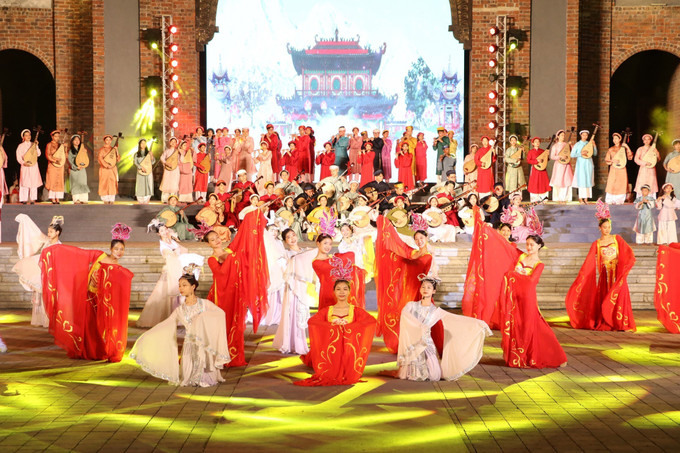 Một tiết mục văn nghệ đặc sắc tại lễ Tế thiên. Ảnh: Đức Phương – TTXVN Ninh Bình: Lễ Đàn kính thiên Tràng An năm 2023 ảnh 8