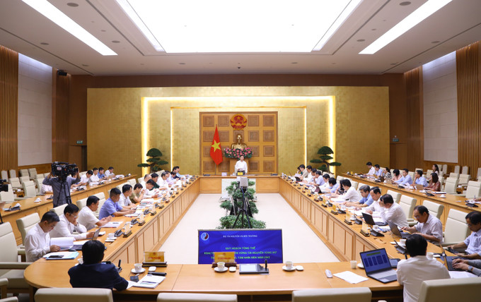 Phó Thủ tướng Trần Hồng Hà chủ trì cuộc họp. Ảnh: Văn Điệp - TTXVN Lựa chọn hướng phát triển tài nguyên vùng bờ hiệu quả, phù hợp với môi trường, hệ sinh thái ảnh 2