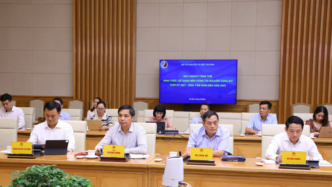 Đại biểu dự cuộc họp. Ảnh: Văn Điệp - TTXVN Lựa chọn hướng phát triển tài nguyên vùng bờ hiệu quả, phù hợp với môi trường, hệ sinh thái ảnh 3