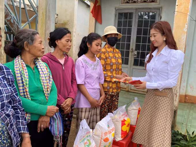 Tặng quà, khám bệnh và phát thuốc miễn phí cho đồng bào dân tộc thiểu số ở Bình Phước ảnh 2