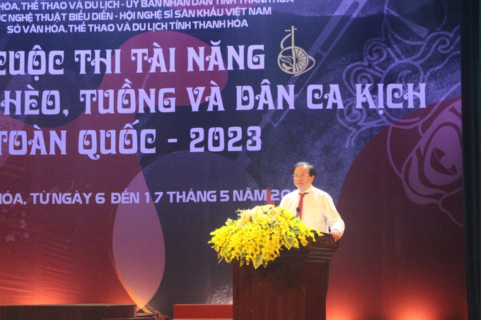 Ông Tạ Quang Đông, Thứ trưởng Bộ Văn hóa, Thể thao và Du lịch phát biểu tại lễ khai mạc. Ảnh: Hoa Mai - TTXVN Khai mạc cuộc thi tài năng diễn viên Chèo, Tuồng và Dân ca kịch toàn quốc ảnh 1