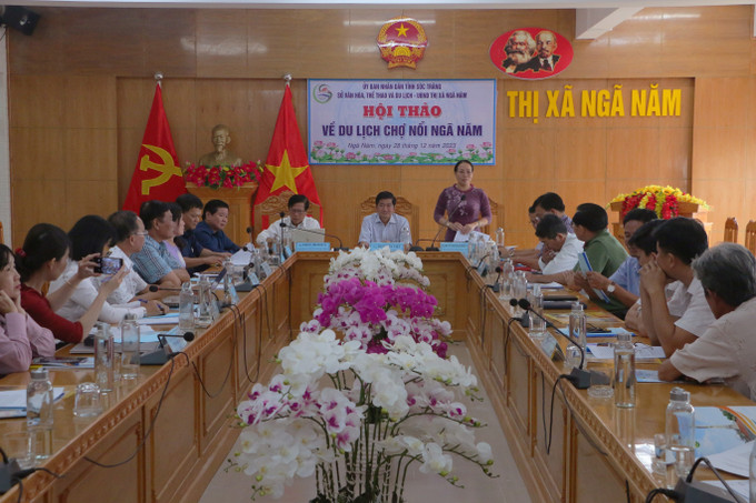 Phó Chủ tịch Ủy ban Nhân dân tỉnh Sóc Trăng Huỳnh Thị Diễm Ngọc phát biểu tại Hội thảo. Ảnh: Tuấn Phi - TTXVN Chợ nổi Ngã Năm - Điểm du lịch đặc sắc đang mai một dần ảnh 2