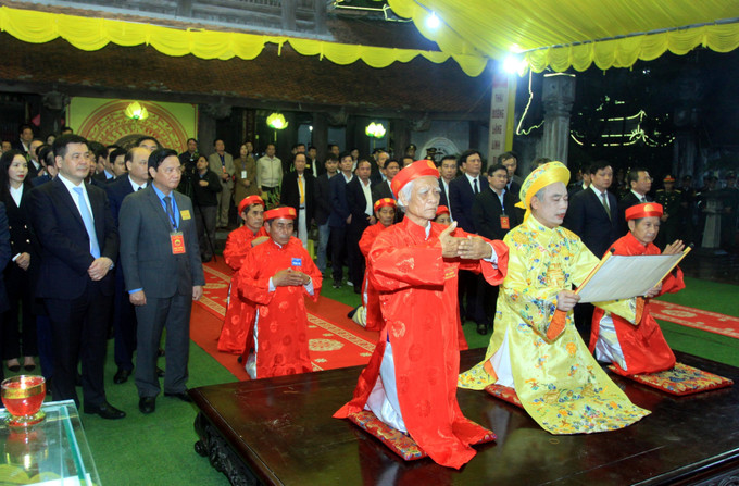 Phó Chủ tịch Quốc hội Nguyễn Khắc Định dự khai hội đền Trần Thái Bình năm 2023. Ảnh: Thế Duyệt – TTXVN Khai mạc Lễ hội Đền Trần Thái Bình năm 2023 ảnh 1
