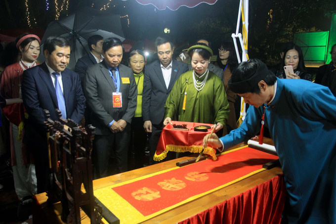 Phó Chủ tịch Quốc hội Nguyễn Khắc Định dự khai hội đền Trần Thái Bình năm 2023. Ảnh: Thế Duyệt – TTXVN Khai mạc Lễ hội Đền Trần Thái Bình năm 2023 ảnh 5