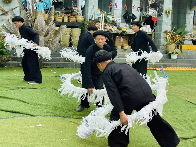 Nhộn nhịp sắc màu dân tộc tại Chợ phiên vùng cao – Chào năm mới 2024 ảnh 14