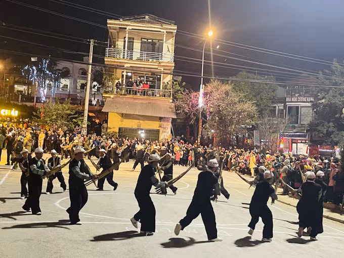 Nghệ thuật khèn và nghệ thuật dùng sáp ong tạo hoa văn trên vải của đồng bào Mông được công nhận là Di sản văn hóa Phi vật thể quốc gia ảnh 9