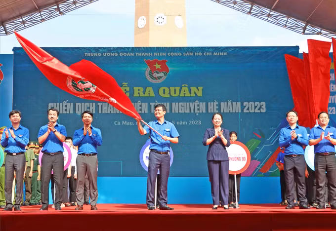 Phó Chủ tịch nước Võ Thị Ánh Xuân dự Lễ ra quân Chiến dịch Thanh niên tình nguyện hè năm 2023 ảnh 3