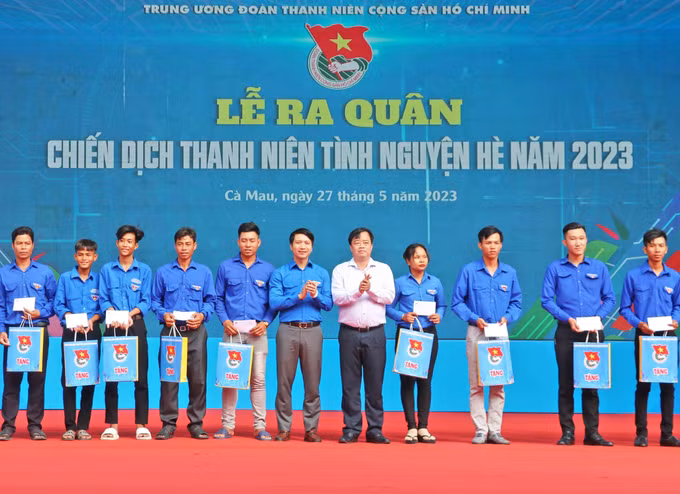 Phó Chủ tịch nước Võ Thị Ánh Xuân dự Lễ ra quân Chiến dịch Thanh niên tình nguyện hè năm 2023 ảnh 5