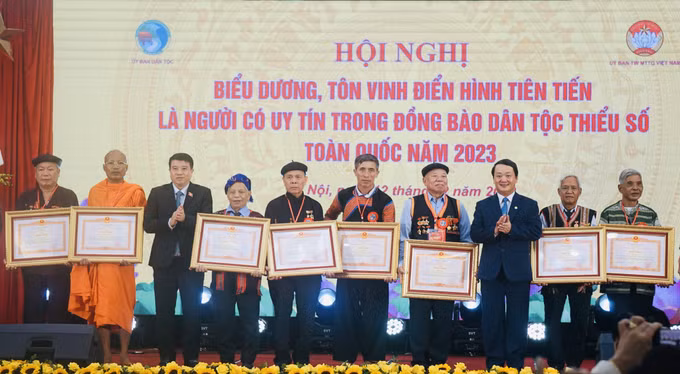 Biểu dương, tôn vinh điển hình tiên tiến là người có uy tín trong đồng bào dân tộc thiểu số toàn quốc năm 2023 ảnh 7