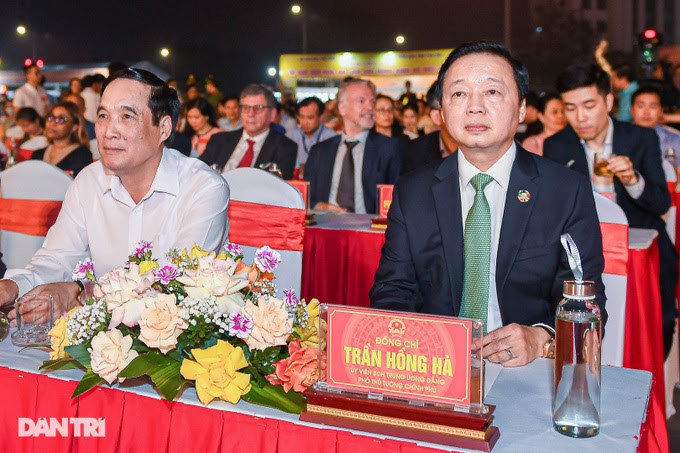 Phó Thủ tướng Chính phủ Trần Hồng Hà có mặt dự buổi lễ khai mạc Lễ Giỗ Tổ Hùng Vương 2023. Ảnh: dantri.com Khai mạc trọng thể Lễ hội Đền Hùng và Kỷ niệm 20 năm Công ước 2003 của UNESCO ảnh 1