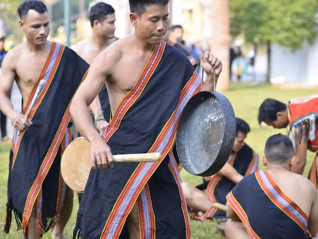 Tái hiện lễ cúng máng nước của đồng bào Ca Dong ảnh 10