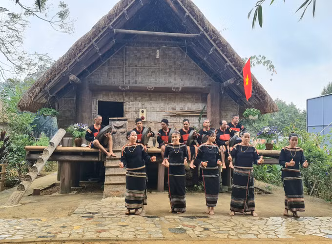 Hoạt động tháng 3 với chủ đề “Mùa xuân và Tuổi trẻ” tại Làng Văn hóa - Du lịch các dân tộc Việt Nam ảnh 2